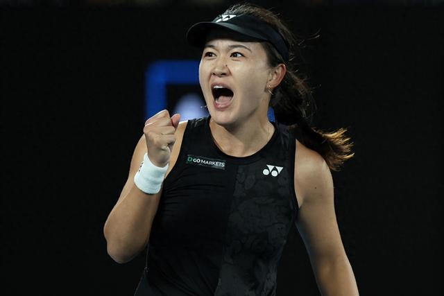 服务-中国军团澳网资格赛首轮5胜3负！大威热身赛一轮游，王欣瑜晋级|维纳斯·威廉姆斯|吴易昺|高馨妤|白卓璇|马烨欣_新浪体育_新浪新闻