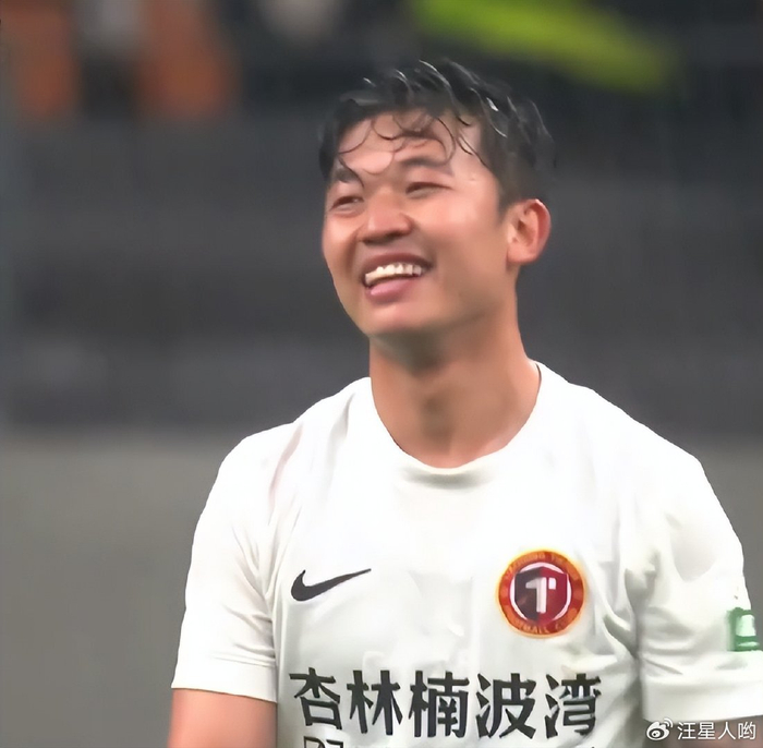 体育迷-0-1！辽宁铁人踢的“太憋屈”，主力外援被直红罚下，遭遇两连败|重庆队|重庆铜梁龙|中超|辽宁队|任意球_新浪体育_新浪新闻