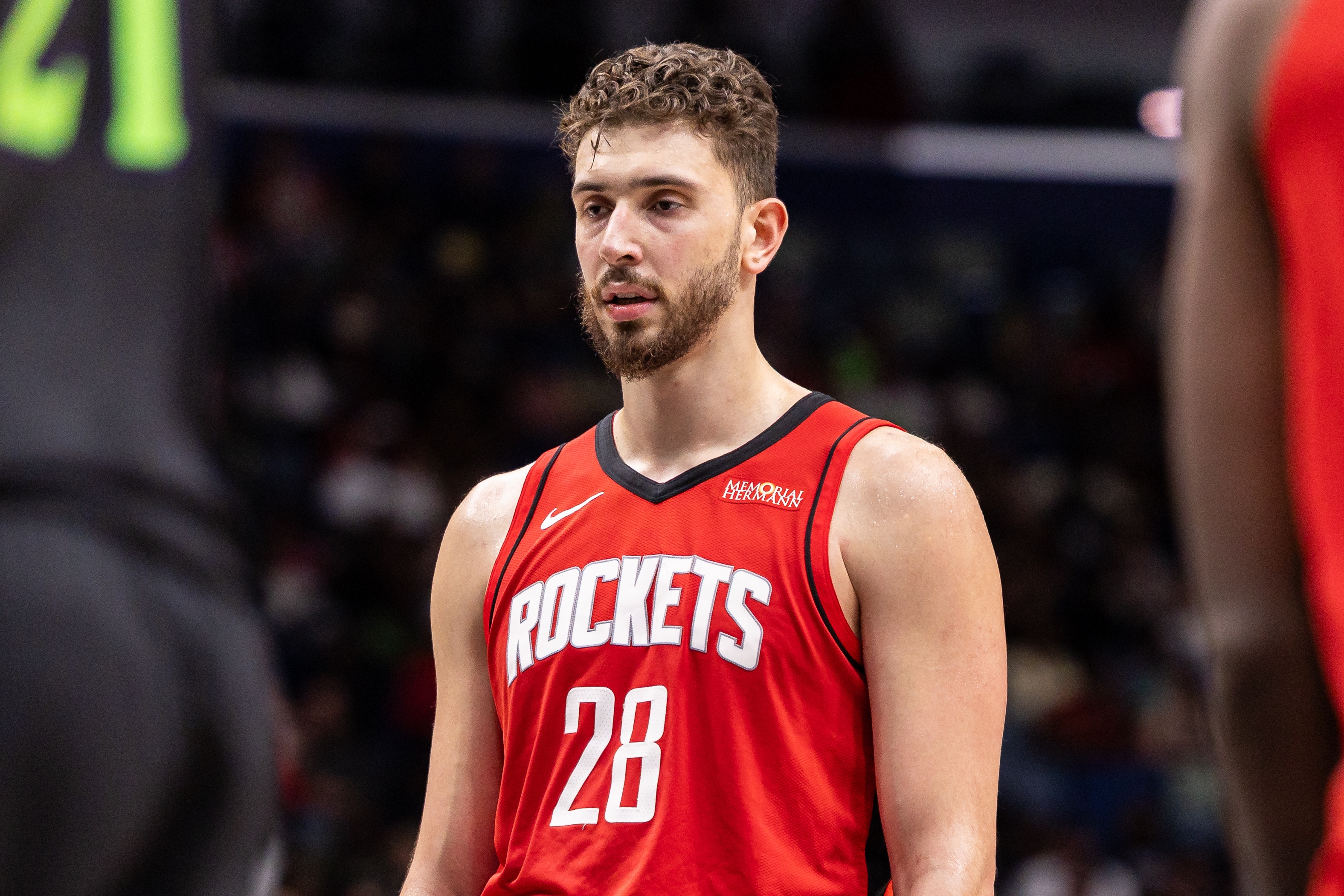 热点赛事-是否达到期待？申京本赛季场均20.4+8.9+6.2+3.2失误 命中率51.9%